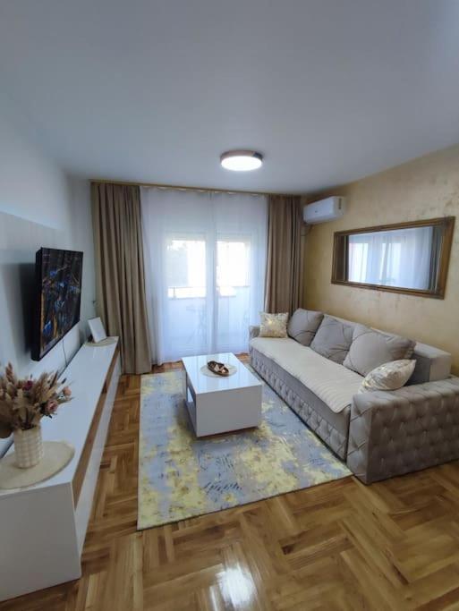 Golden Dream Apartman Apartment Pancevo Exterior photo