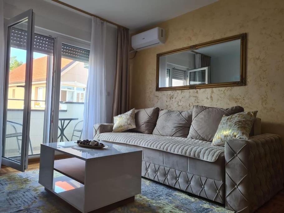 Golden Dream Apartman Apartment Pancevo Exterior photo